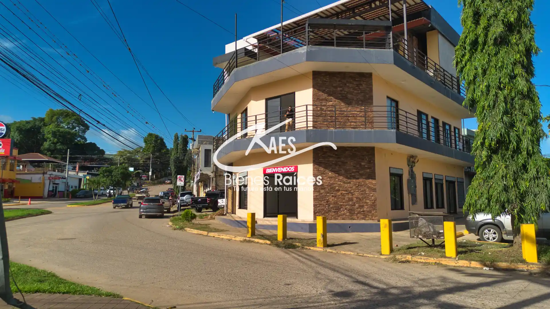Edificio comercial con locales en renta en Barrio El Porvenir